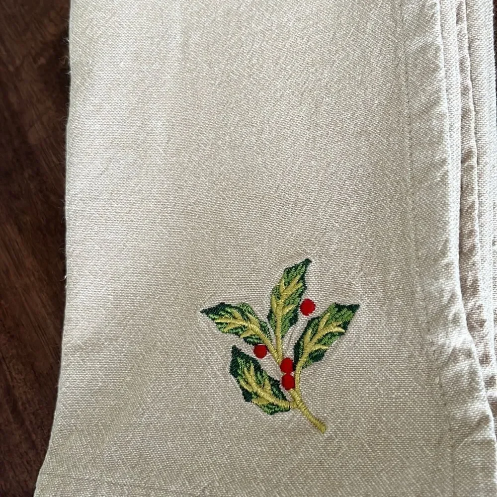 Holiday Holly Set of 4 Dinner Square Linen Napkins- Approx 17.25